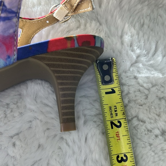 NWOT unlisted floral sandals - Picture 5 of 5